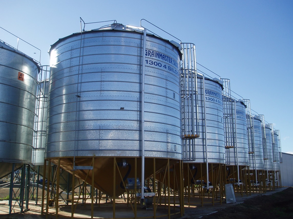 This photo shows seed silos fitted with aeration cooling and designed as sealable for fumigations