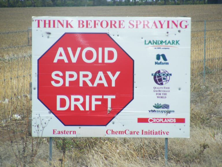 Stop spray drift warning sign